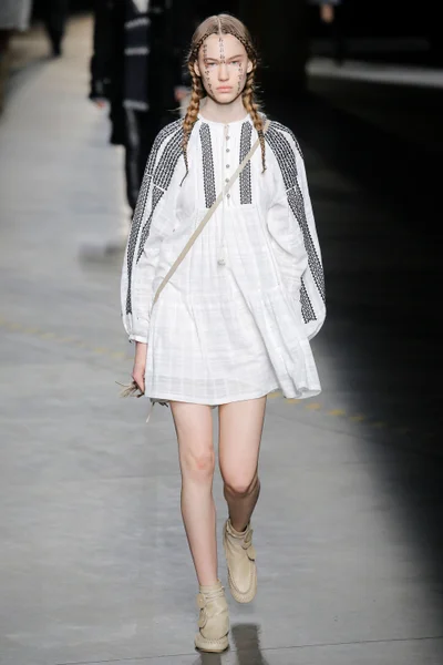 Look 16